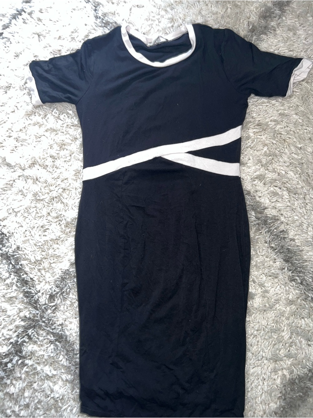 Maternity Dress: Black & White Short Sleeve Sheath Dress - Classic Contrast